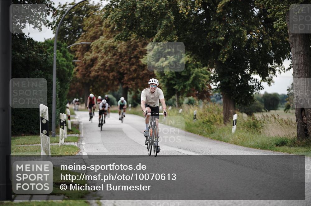 30.08.2026 - Elbe Triathlon Hamburg Michael Burmester http://msf.ph/oto/10070613 30.08.2026 09:56:59 Radfahren 604, 612, 741, 962 meine-sportfotos.de