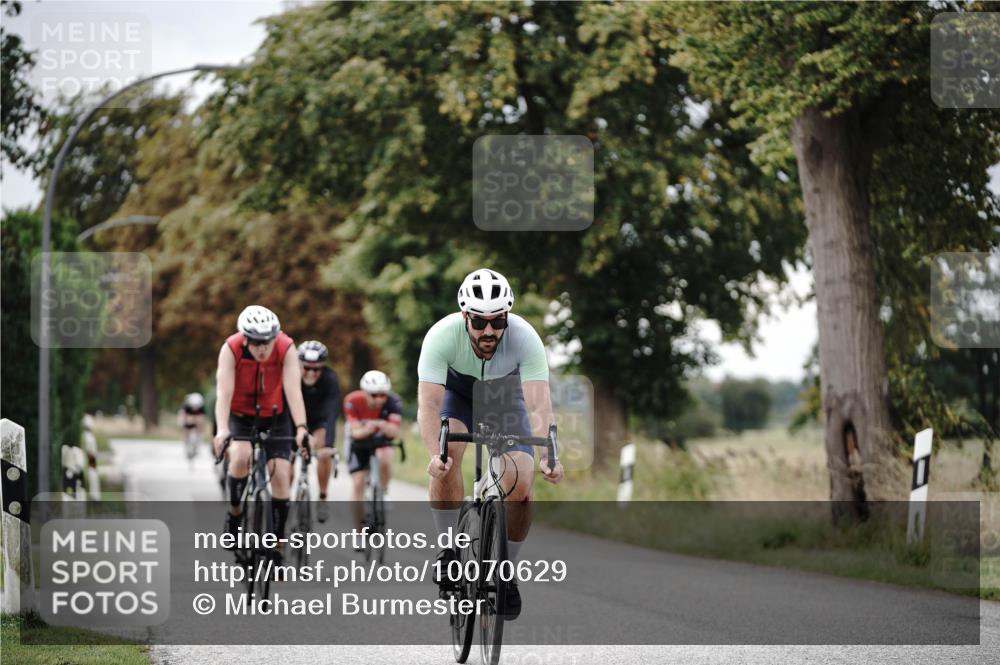 30.08.2026 - Elbe Triathlon Hamburg Michael Burmester http://msf.ph/oto/10070629 30.08.2026 09:57:05 Radfahren 480, 612, 613, 689, 720, 726, 741, 932 meine-sportfotos.de