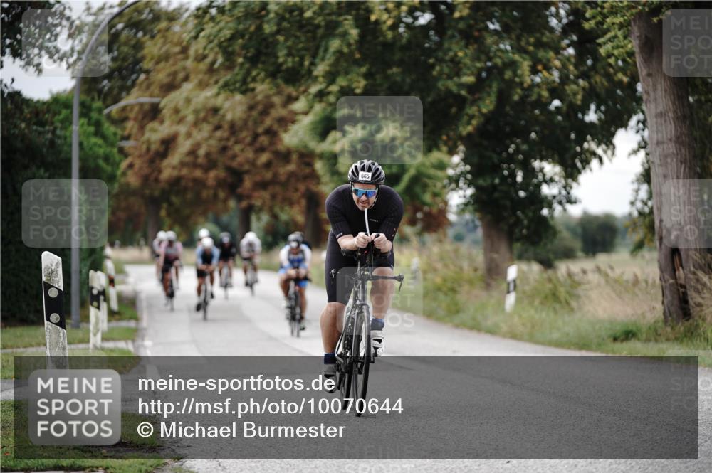 30.08.2026 - Elbe Triathlon Hamburg Michael Burmester http://msf.ph/oto/10070644 30.08.2026 09:57:19 Radfahren 261, 641, 665, 678, 698, 747, 810, 887, 1896 meine-sportfotos.de