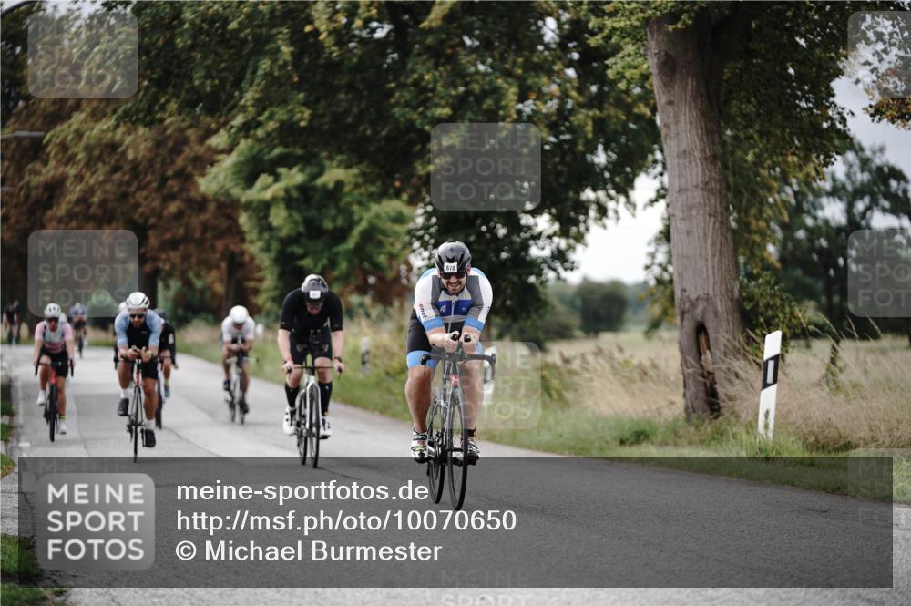 30.08.2026 - Elbe Triathlon Hamburg Michael Burmester http://msf.ph/oto/10070650 30.08.2026 09:57:21 Radfahren 261, 641, 658, 665, 678, 698, 747, 810, 887, 1896 meine-sportfotos.de