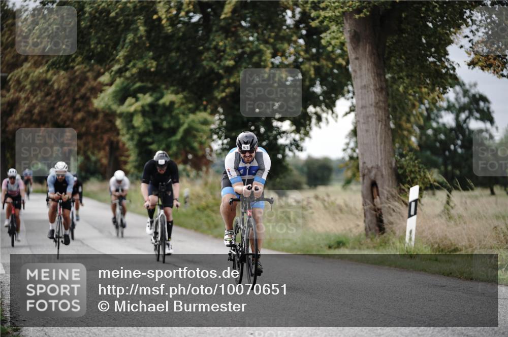 30.08.2026 - Elbe Triathlon Hamburg Michael Burmester http://msf.ph/oto/10070651 30.08.2026 09:57:21 Radfahren 261, 641, 658, 665, 678, 698, 747, 810, 887, 1896 meine-sportfotos.de