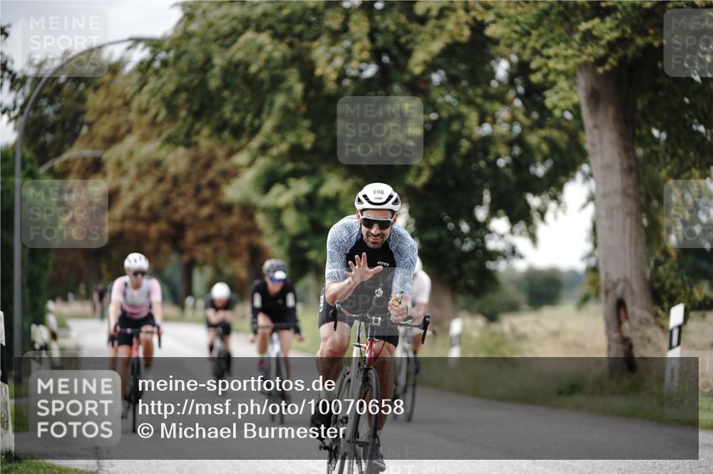30.08.2026 - Elbe Triathlon Hamburg Michael Burmester http://msf.ph/oto/10070658 30.08.2026 09:57:23 Radfahren 261, 641, 658, 678, 698, 747, 810, 887, 1896 meine-sportfotos.de