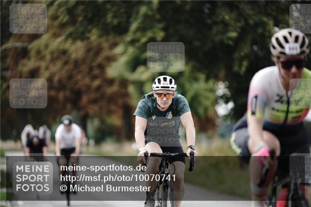 30.08.2026 - Elbe Triathlon Hamburg Michael Burmester http://msf.ph/oto/10070741 30.08.2026 09:58:09 Radfahren 403, 423, 429, 590, 785, 897, 944 meine-sportfotos.de