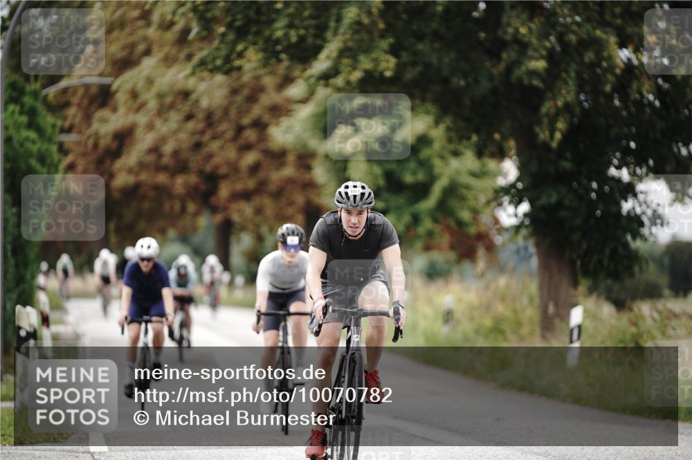 30.08.2026 - Elbe Triathlon Hamburg Michael Burmester http://msf.ph/oto/10070782 30.08.2026 09:58:31 Radfahren 417, 503, 506, 508, 607, 656, 779, 881 meine-sportfotos.de