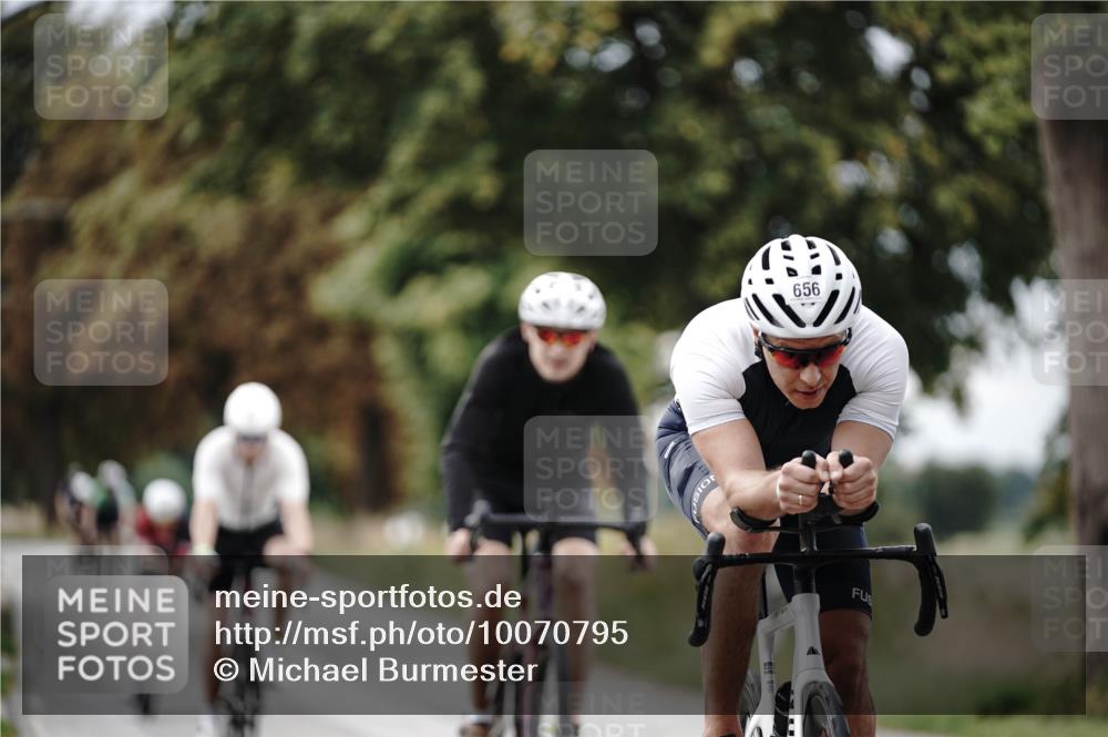 30.08.2026 - Elbe Triathlon Hamburg Michael Burmester http://msf.ph/oto/10070795 30.08.2026 09:58:38 Radfahren 417, 464, 503, 513, 526, 656, 779, 950 meine-sportfotos.de
