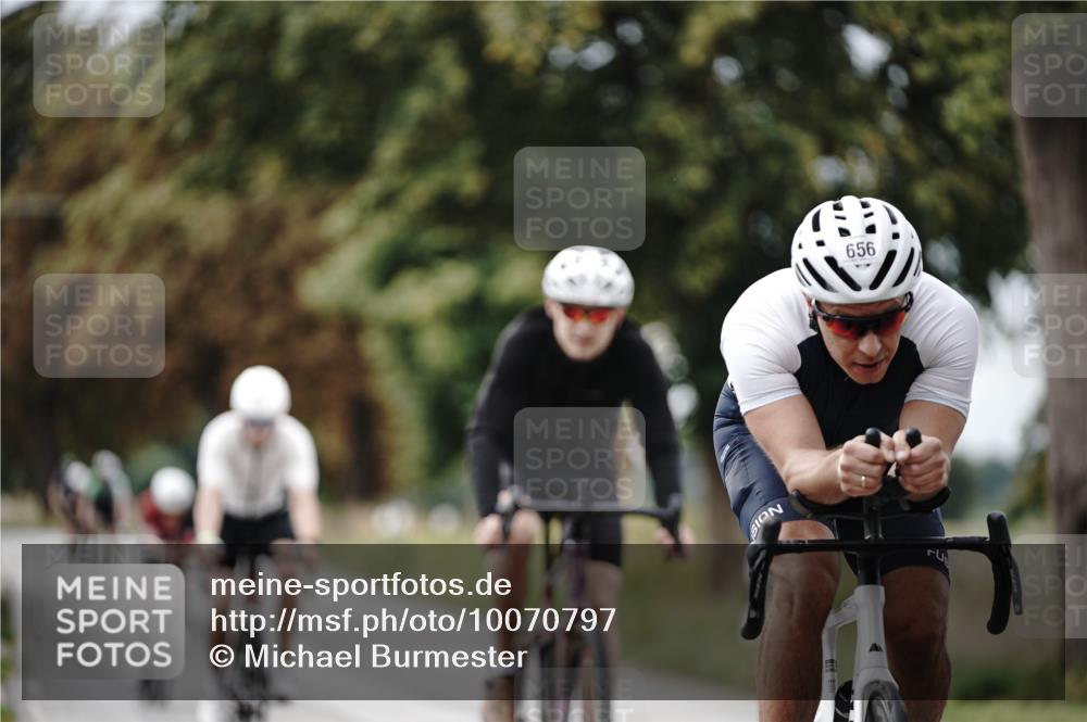 30.08.2026 - Elbe Triathlon Hamburg Michael Burmester http://msf.ph/oto/10070797 30.08.2026 09:58:38 Radfahren 417, 464, 503, 513, 526, 656, 779, 950 meine-sportfotos.de