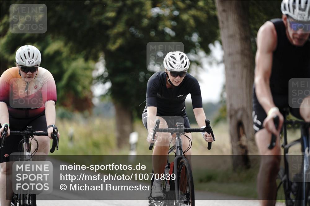 30.08.2026 - Elbe Triathlon Hamburg Michael Burmester http://msf.ph/oto/10070839 30.08.2026 09:58:56 Radfahren 409, 540, 664, 691, 752, 799, 919, 954 meine-sportfotos.de