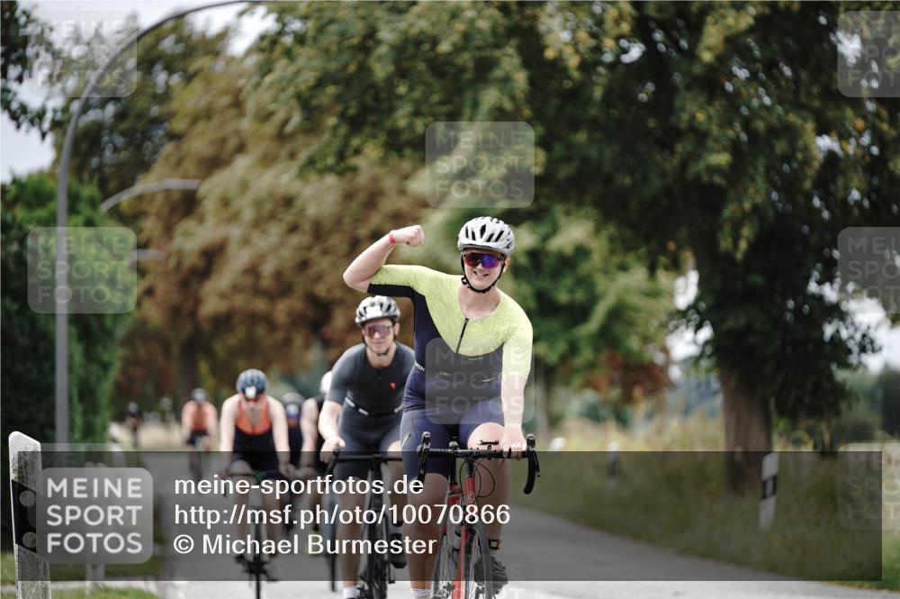 30.08.2026 - Elbe Triathlon Hamburg Michael Burmester http://msf.ph/oto/10070866 30.08.2026 09:59:08 Radfahren 299, 472, 491, 495, 579, 580, 647, 718, 802 meine-sportfotos.de