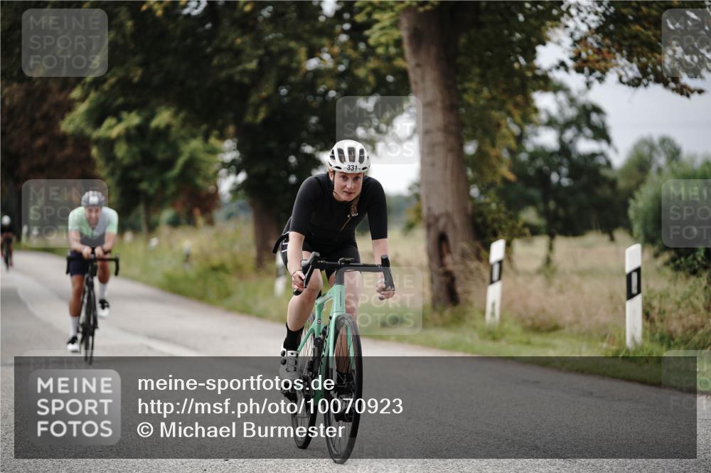 30.08.2026 - Elbe Triathlon Hamburg Michael Burmester http://msf.ph/oto/10070923 30.08.2026 09:59:35 Radfahren 331, 624, 655, 863 meine-sportfotos.de