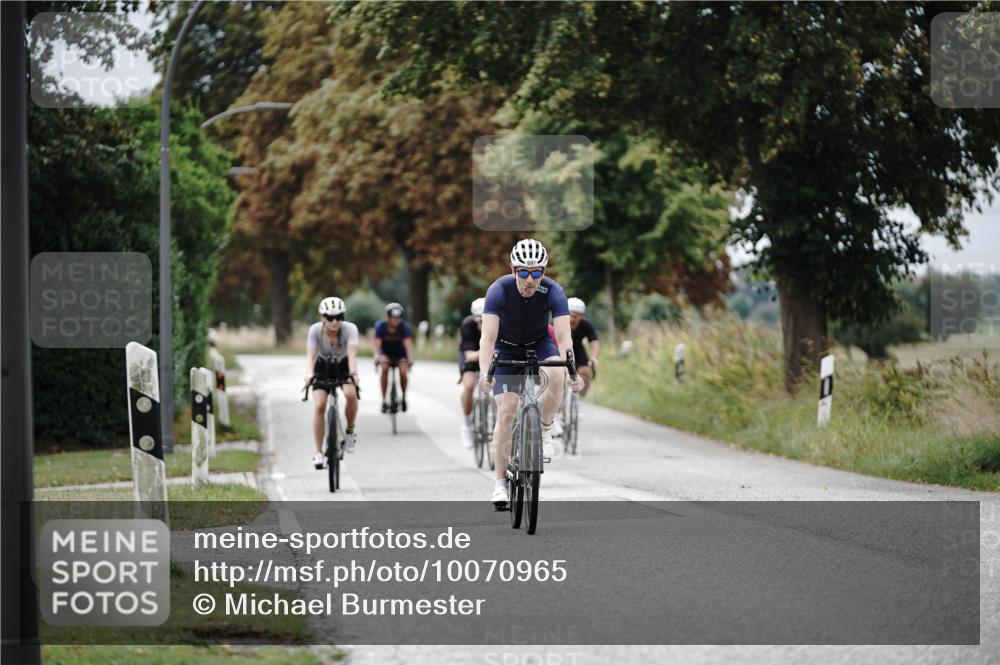 30.08.2026 - Elbe Triathlon Hamburg Michael Burmester http://msf.ph/oto/10070965 30.08.2026 09:59:59 Radfahren 248, 394, 467, 547, 697, 874, 900, 947, 958 meine-sportfotos.de