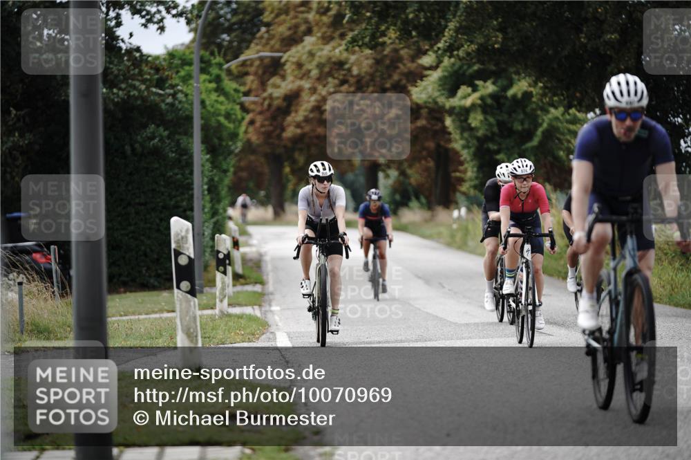 30.08.2026 - Elbe Triathlon Hamburg Michael Burmester http://msf.ph/oto/10070969 30.08.2026 10:00:00 Radfahren 248, 394, 467, 697, 874, 900, 958 meine-sportfotos.de
