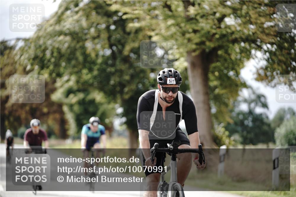 30.08.2026 - Elbe Triathlon Hamburg Michael Burmester http://msf.ph/oto/10070991 30.08.2026 10:00:31 Radfahren 510, 571, 638, 898, 931 meine-sportfotos.de