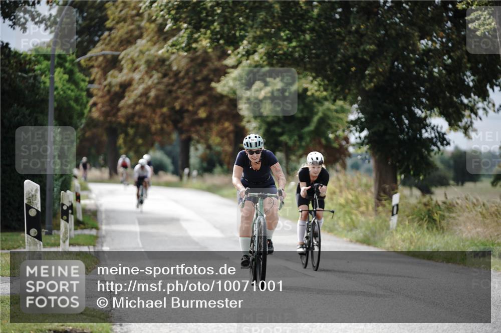 30.08.2026 - Elbe Triathlon Hamburg Michael Burmester http://msf.ph/oto/10071001 30.08.2026 10:00:35 Radfahren 510, 577, 638, 751, 898, 931 meine-sportfotos.de