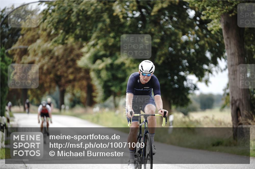 30.08.2026 - Elbe Triathlon Hamburg Michael Burmester http://msf.ph/oto/10071009 30.08.2026 10:00:41 Radfahren 577, 724, 751, 866 meine-sportfotos.de