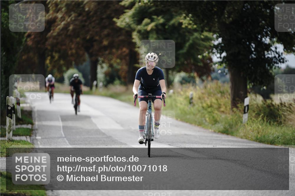 30.08.2026 - Elbe Triathlon Hamburg Michael Burmester http://msf.ph/oto/10071018 30.08.2026 10:00:47 Radfahren 558, 724, 866, 869 meine-sportfotos.de