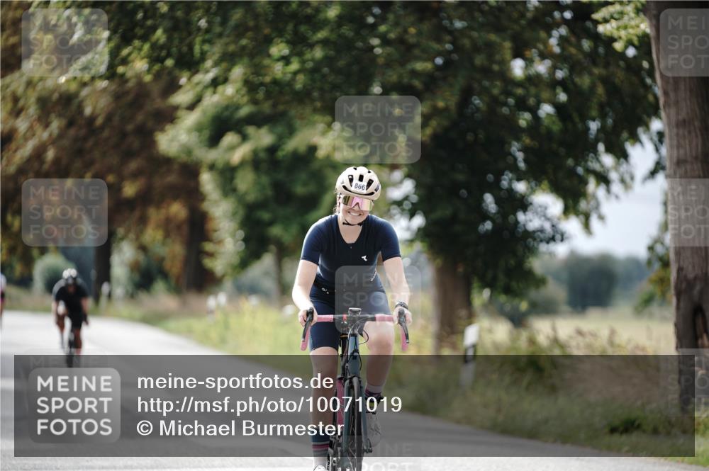 30.08.2026 - Elbe Triathlon Hamburg Michael Burmester http://msf.ph/oto/10071019 30.08.2026 10:00:48 Radfahren 558, 866, 869 meine-sportfotos.de