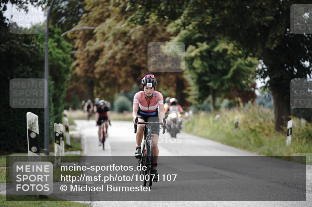 30.08.2026 - Elbe Triathlon Hamburg Michael Burmester http://msf.ph/oto/10071107 30.08.2026 10:01:39 Radfahren 566, 620, 782, 975 meine-sportfotos.de