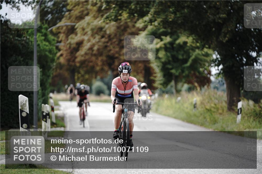 30.08.2026 - Elbe Triathlon Hamburg Michael Burmester http://msf.ph/oto/10071109 30.08.2026 10:01:39 Radfahren 566, 620, 782, 975 meine-sportfotos.de
