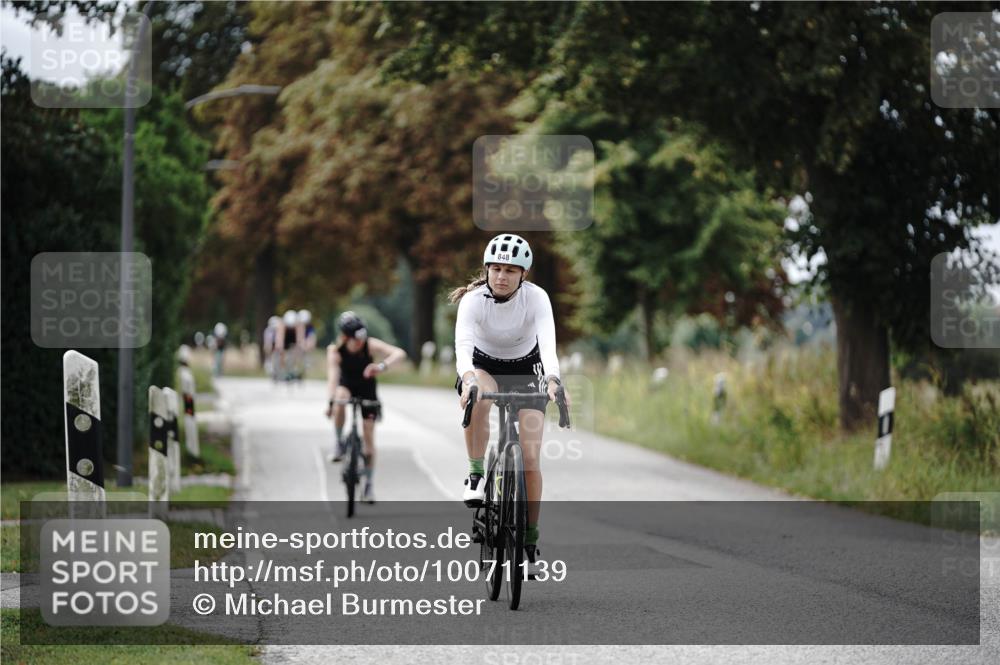 30.08.2026 - Elbe Triathlon Hamburg Michael Burmester http://msf.ph/oto/10071139 30.08.2026 10:01:57 Radfahren 827, 848 meine-sportfotos.de