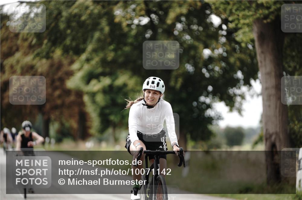 30.08.2026 - Elbe Triathlon Hamburg Michael Burmester http://msf.ph/oto/10071142 30.08.2026 10:01:57 Radfahren 827, 848 meine-sportfotos.de