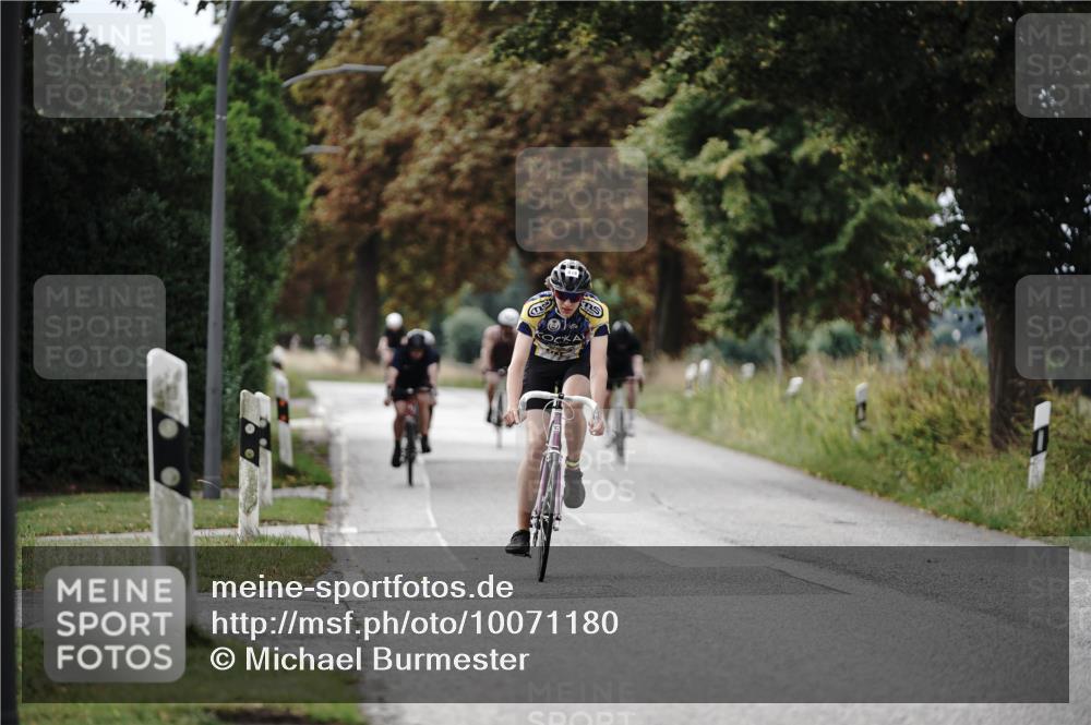 30.08.2026 - Elbe Triathlon Hamburg Michael Burmester http://msf.ph/oto/10071180 30.08.2026 10:02:15 Radfahren 414, 459, 552, 568, 725, 882, 915 meine-sportfotos.de