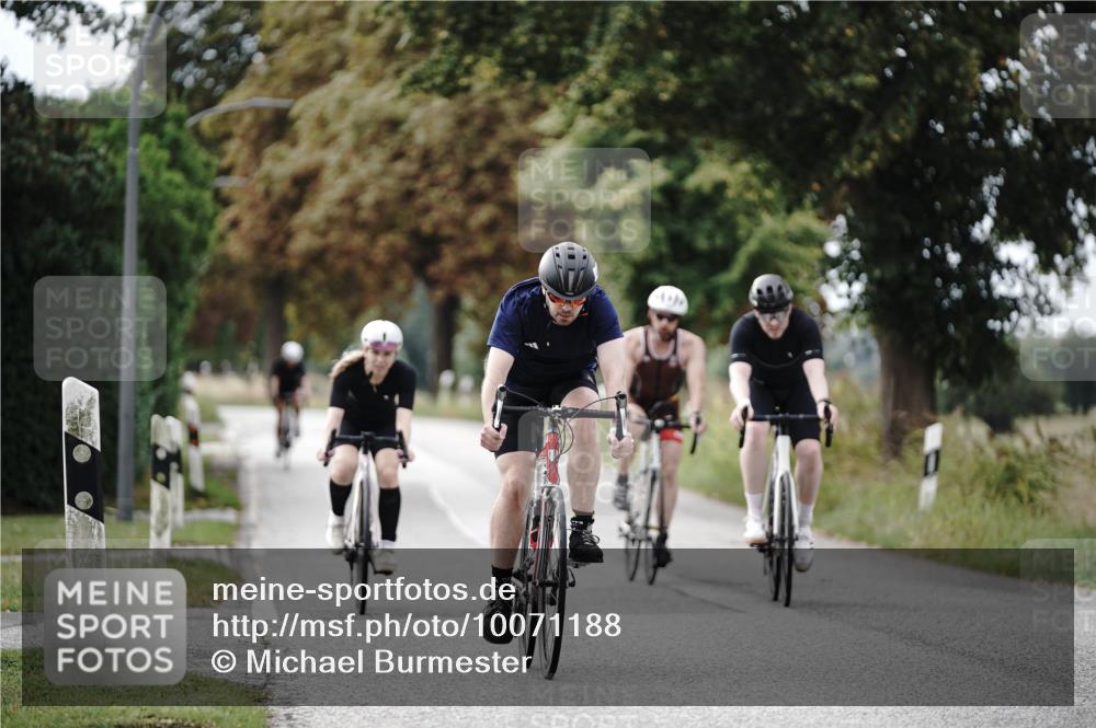 30.08.2026 - Elbe Triathlon Hamburg Michael Burmester http://msf.ph/oto/10071188 30.08.2026 10:02:19 Radfahren 414, 459, 568, 725, 879, 882 meine-sportfotos.de
