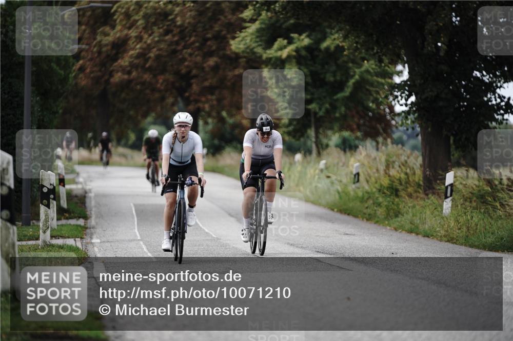 30.08.2026 - Elbe Triathlon Hamburg Michael Burmester http://msf.ph/oto/10071210 30.08.2026 10:02:38 Radfahren 564, 635, 774, 893 meine-sportfotos.de
