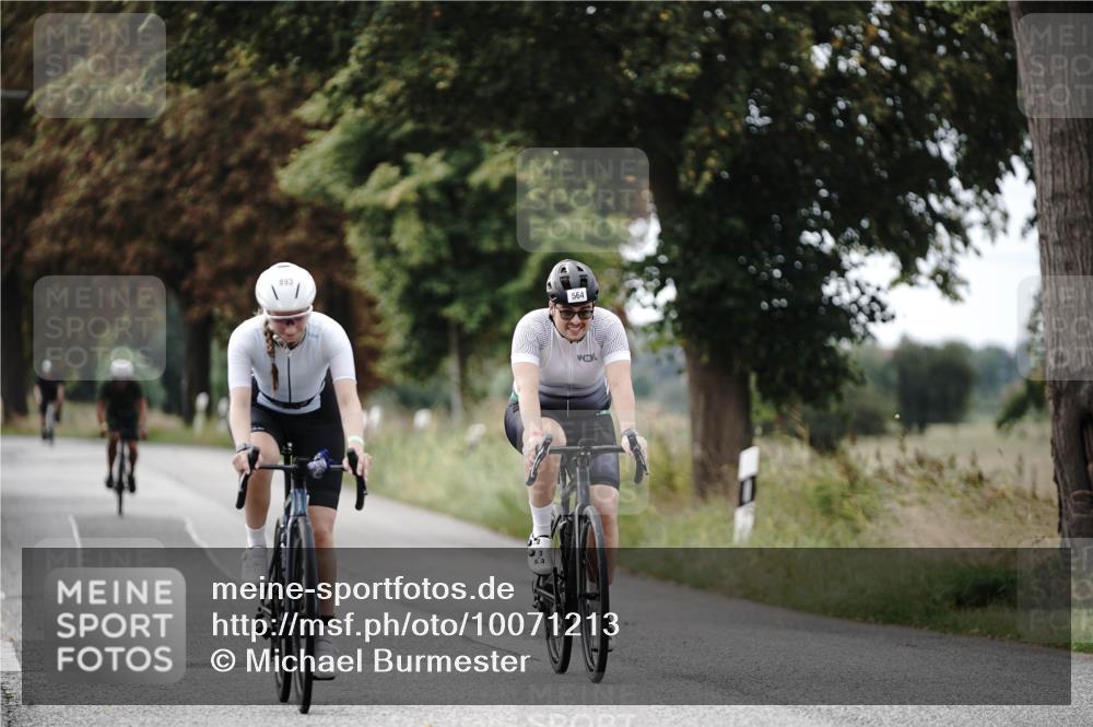 30.08.2026 - Elbe Triathlon Hamburg Michael Burmester http://msf.ph/oto/10071213 30.08.2026 10:02:39 Radfahren 564, 635, 774, 893 meine-sportfotos.de