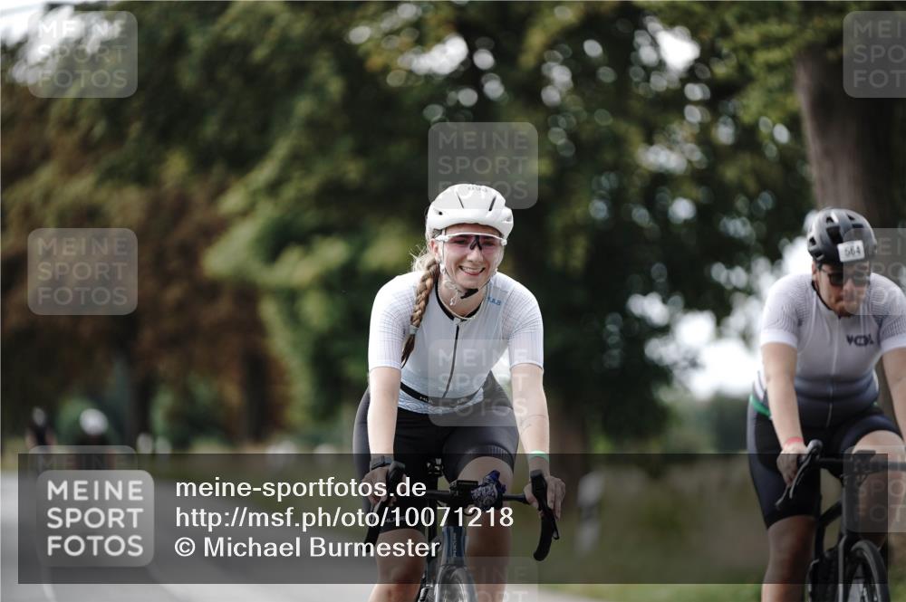 30.08.2026 - Elbe Triathlon Hamburg Michael Burmester http://msf.ph/oto/10071218 30.08.2026 10:02:40 Radfahren 564, 635, 774, 893 meine-sportfotos.de