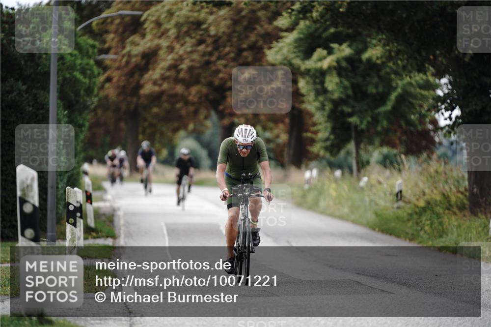 30.08.2026 - Elbe Triathlon Hamburg Michael Burmester http://msf.ph/oto/10071221 30.08.2026 10:02:43 Radfahren 564, 662, 774, 893 meine-sportfotos.de