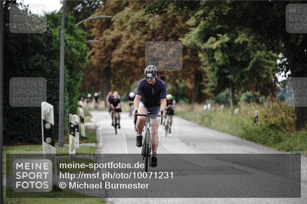 30.08.2026 - Elbe Triathlon Hamburg Michael Burmester http://msf.ph/oto/10071231 30.08.2026 10:02:50 Radfahren 493, 598, 639, 662, 670, 674, 862, 870 meine-sportfotos.de