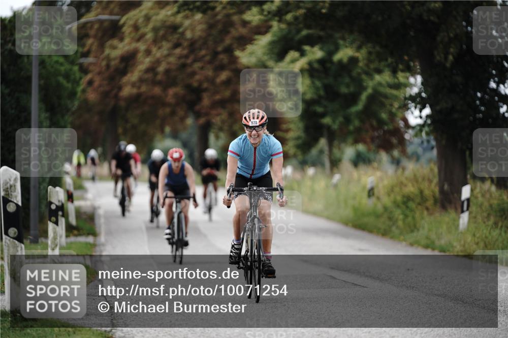30.08.2026 - Elbe Triathlon Hamburg Michael Burmester http://msf.ph/oto/10071254 30.08.2026 10:02:58 Radfahren 460, 493, 582, 598, 639, 862, 921, 942, 978, 1894 meine-sportfotos.de