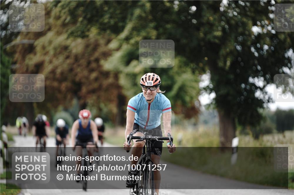30.08.2026 - Elbe Triathlon Hamburg Michael Burmester http://msf.ph/oto/10071257 30.08.2026 10:02:59 Radfahren 460, 582, 598, 639, 862, 921, 942, 978, 1894 meine-sportfotos.de