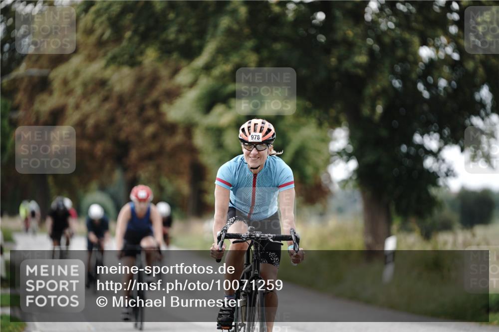 30.08.2026 - Elbe Triathlon Hamburg Michael Burmester http://msf.ph/oto/10071259 30.08.2026 10:02:59 Radfahren 460, 582, 598, 639, 862, 921, 942, 978, 1894 meine-sportfotos.de