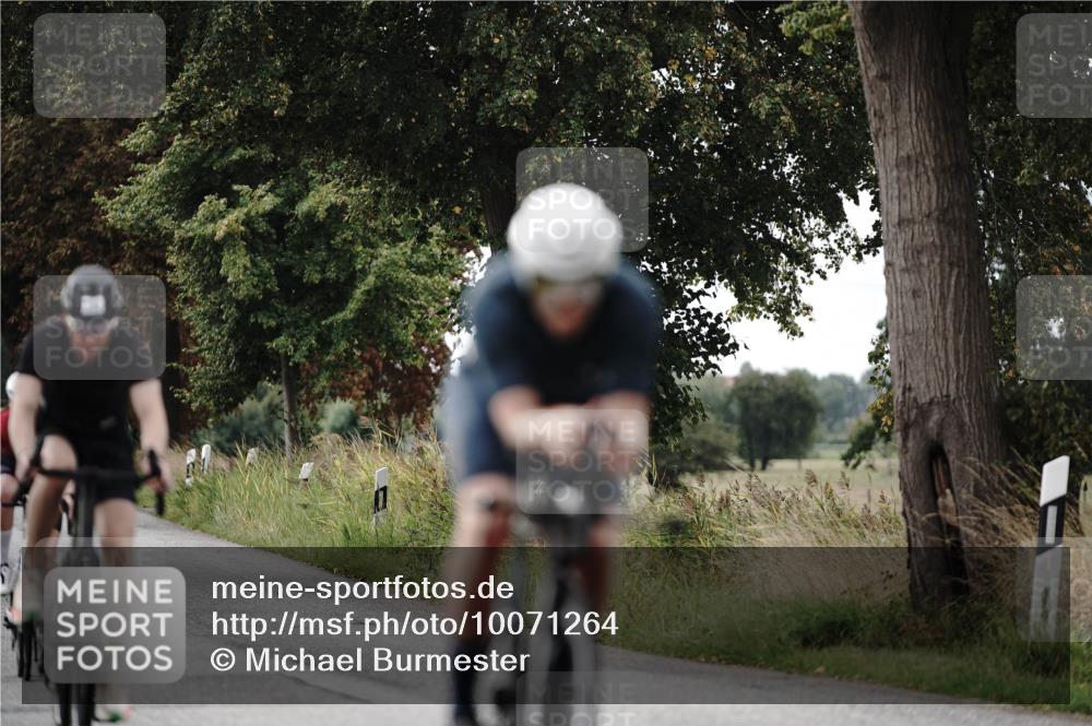 30.08.2026 - Elbe Triathlon Hamburg Michael Burmester http://msf.ph/oto/10071264 30.08.2026 10:03:03 Radfahren 460, 582, 921, 942, 1894 meine-sportfotos.de