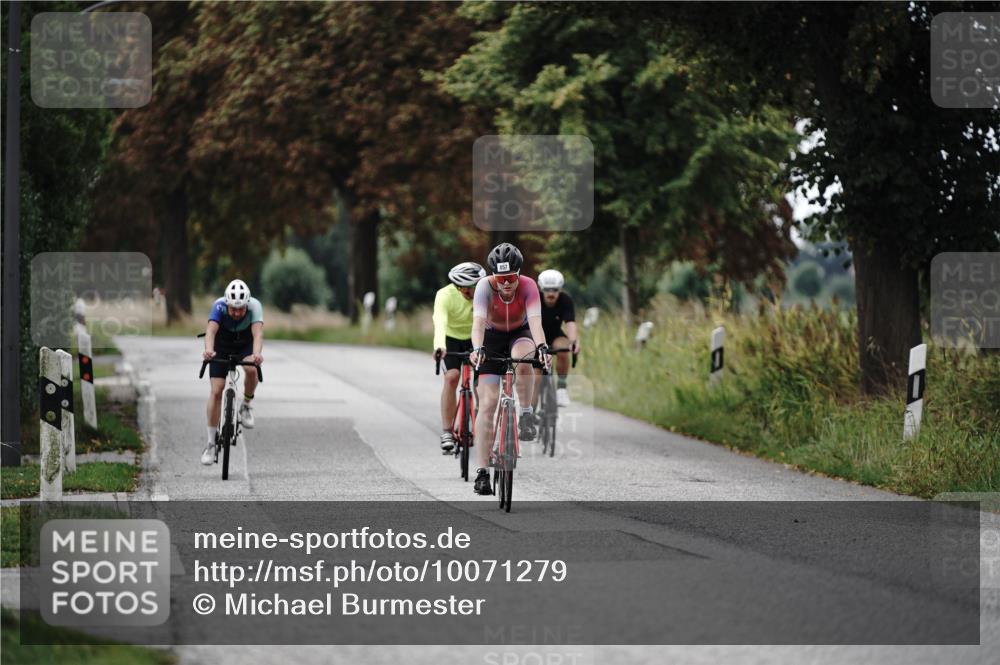 30.08.2026 - Elbe Triathlon Hamburg Michael Burmester http://msf.ph/oto/10071279 30.08.2026 10:03:08 Radfahren 484, 567, 666, 857, 921 meine-sportfotos.de