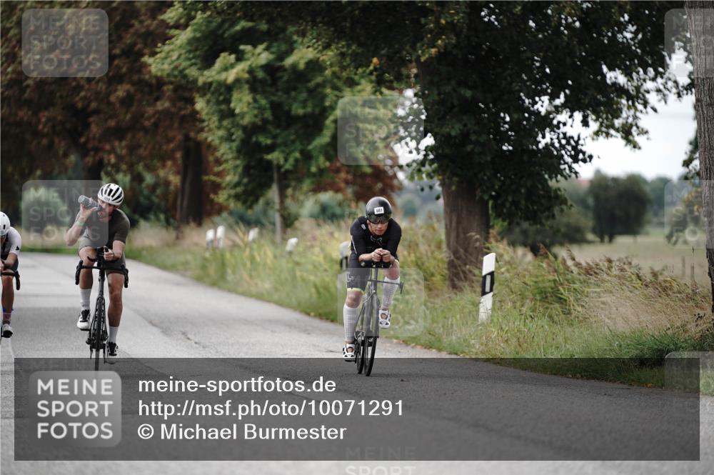 30.08.2026 - Elbe Triathlon Hamburg Michael Burmester http://msf.ph/oto/10071291 30.08.2026 10:03:23 Radfahren 499, 681, 873 meine-sportfotos.de
