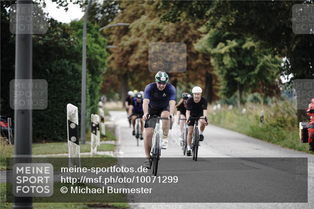 30.08.2026 - Elbe Triathlon Hamburg Michael Burmester http://msf.ph/oto/10071299 30.08.2026 10:03:40 Radfahren 572, 672, 764, 795, 824, 945 meine-sportfotos.de