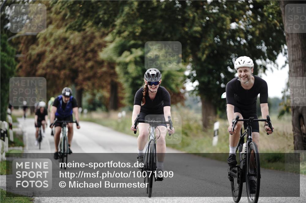 30.08.2026 - Elbe Triathlon Hamburg Michael Burmester http://msf.ph/oto/10071309 30.08.2026 10:03:42 Radfahren 572, 672, 764, 795, 824, 945 meine-sportfotos.de