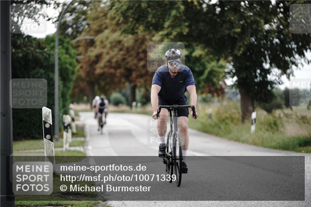 30.08.2026 - Elbe Triathlon Hamburg Michael Burmester http://msf.ph/oto/10071339 30.08.2026 10:03:56 Radfahren 521, 589, 805, 953 meine-sportfotos.de