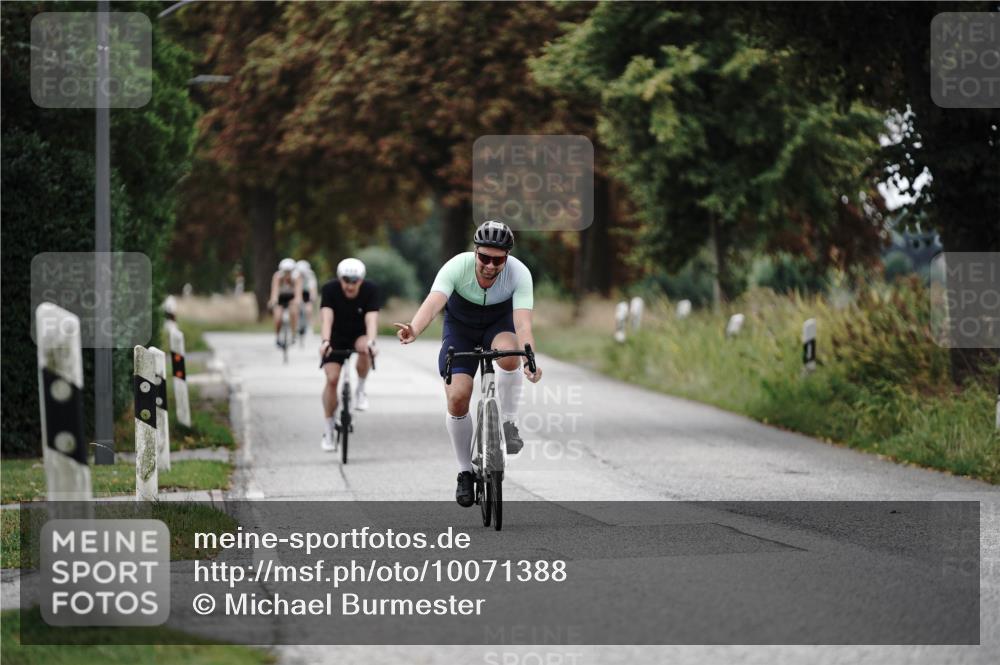 30.08.2026 - Elbe Triathlon Hamburg Michael Burmester http://msf.ph/oto/10071388 30.08.2026 10:04:27 Radfahren 553, 623, 974 meine-sportfotos.de