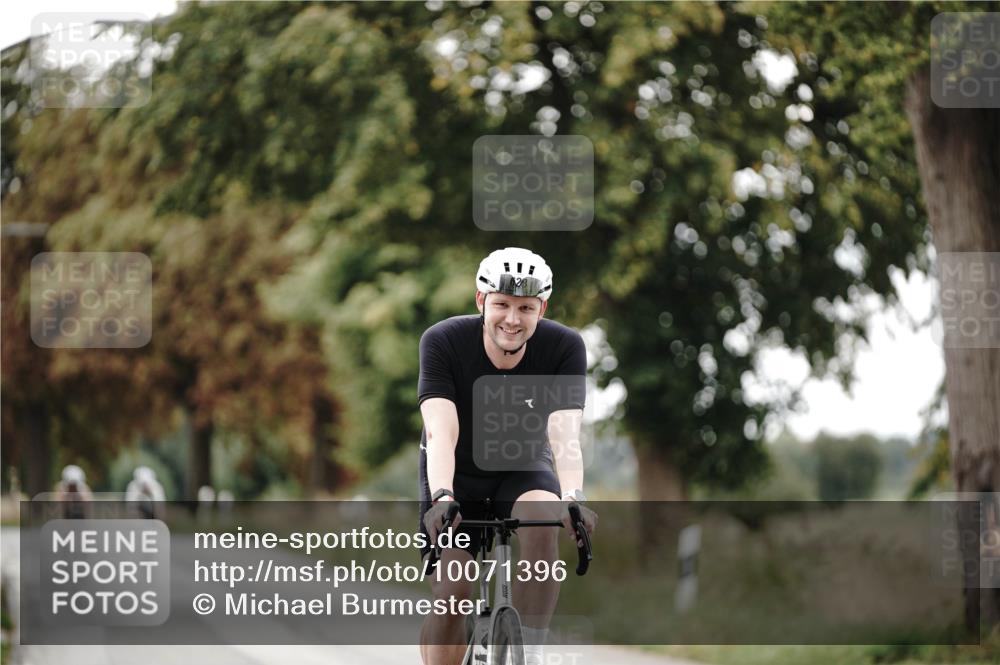30.08.2026 - Elbe Triathlon Hamburg Michael Burmester http://msf.ph/oto/10071396 30.08.2026 10:04:31 Radfahren 553, 623, 809, 904 meine-sportfotos.de