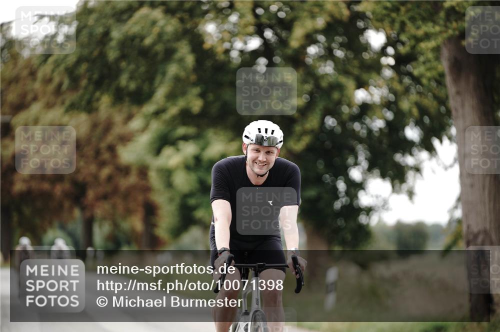 30.08.2026 - Elbe Triathlon Hamburg Michael Burmester http://msf.ph/oto/10071398 30.08.2026 10:04:31 Radfahren 553, 623, 809, 904 meine-sportfotos.de