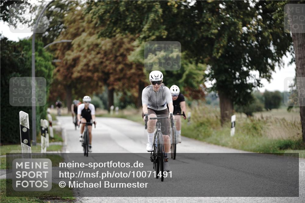 30.08.2026 - Elbe Triathlon Hamburg Michael Burmester http://msf.ph/oto/10071491 30.08.2026 10:05:43 Radfahren 565, 793, 817, 894, 941 meine-sportfotos.de
