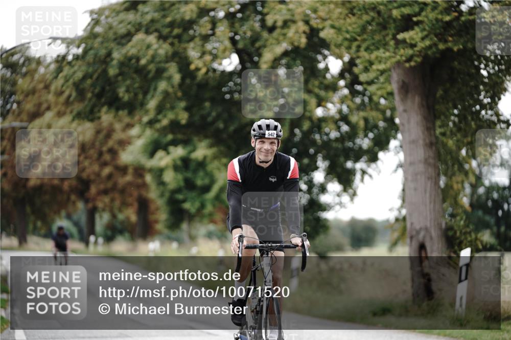 30.08.2026 - Elbe Triathlon Hamburg Michael Burmester http://msf.ph/oto/10071520 30.08.2026 10:05:56 Radfahren 405, 542 meine-sportfotos.de