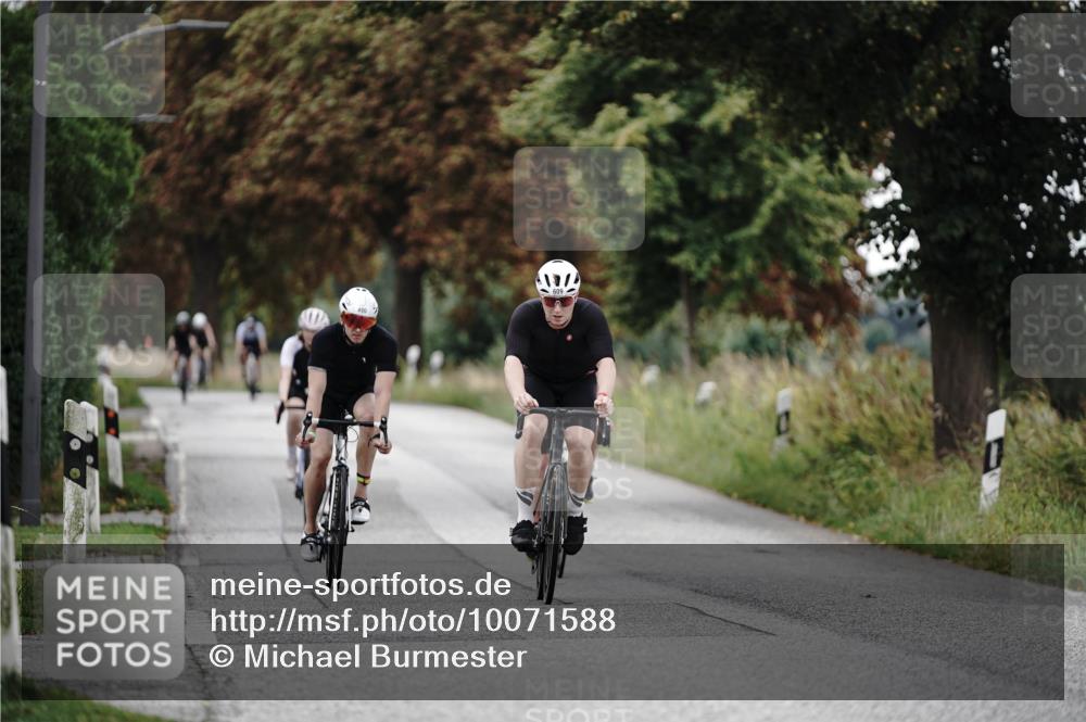 30.08.2026 - Elbe Triathlon Hamburg Michael Burmester http://msf.ph/oto/10071588 30.08.2026 10:06:32 Radfahren 490, 498, 609, 906 meine-sportfotos.de