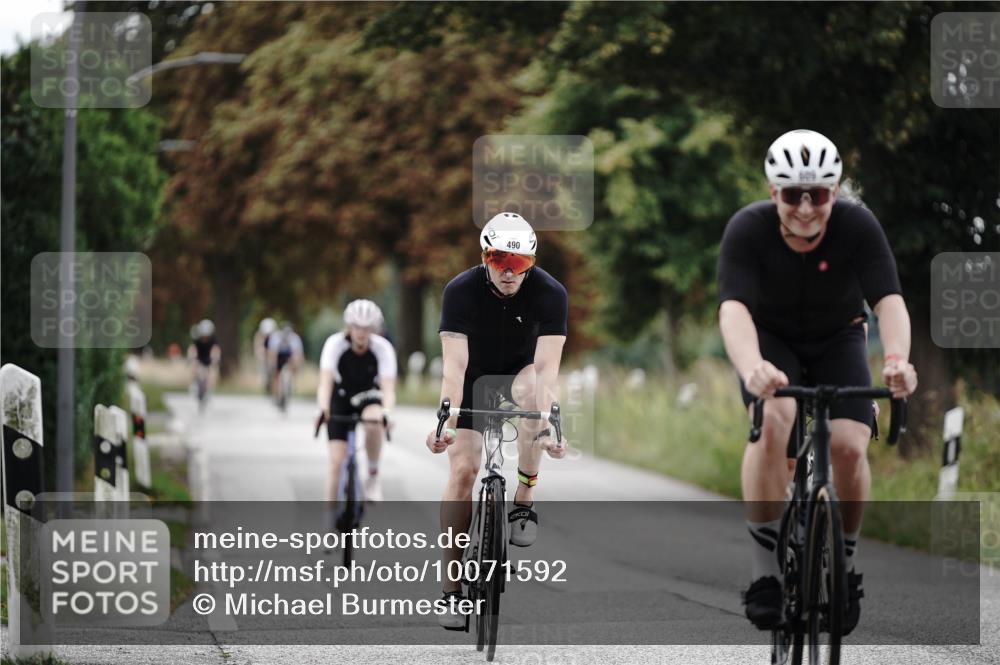 30.08.2026 - Elbe Triathlon Hamburg Michael Burmester http://msf.ph/oto/10071592 30.08.2026 10:06:34 Radfahren 490, 498, 555, 609, 906 meine-sportfotos.de