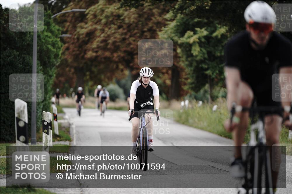 30.08.2026 - Elbe Triathlon Hamburg Michael Burmester http://msf.ph/oto/10071594 30.08.2026 10:06:35 Radfahren 490, 498, 555, 609, 845, 906 meine-sportfotos.de