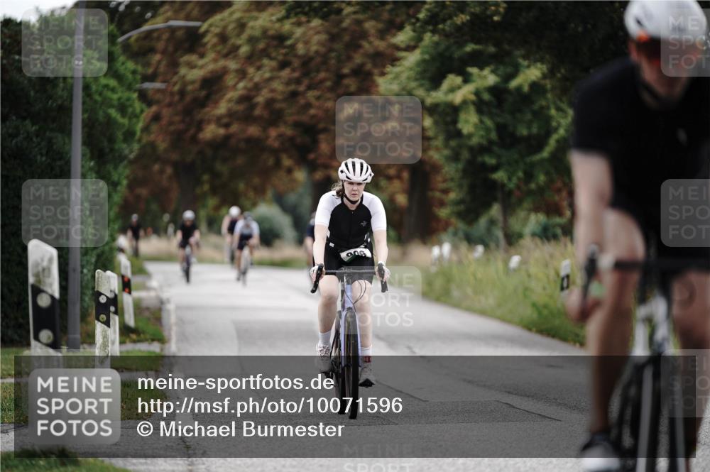 30.08.2026 - Elbe Triathlon Hamburg Michael Burmester http://msf.ph/oto/10071596 30.08.2026 10:06:35 Radfahren 490, 498, 555, 609, 845, 906 meine-sportfotos.de