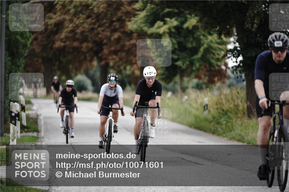 30.08.2026 - Elbe Triathlon Hamburg Michael Burmester http://msf.ph/oto/10071601 30.08.2026 10:06:41 Radfahren 555, 814, 822, 845, 946 meine-sportfotos.de
